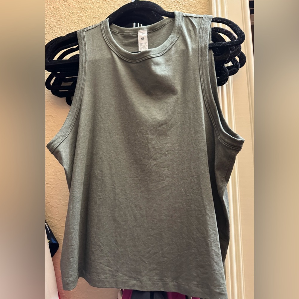 Lululemon tank